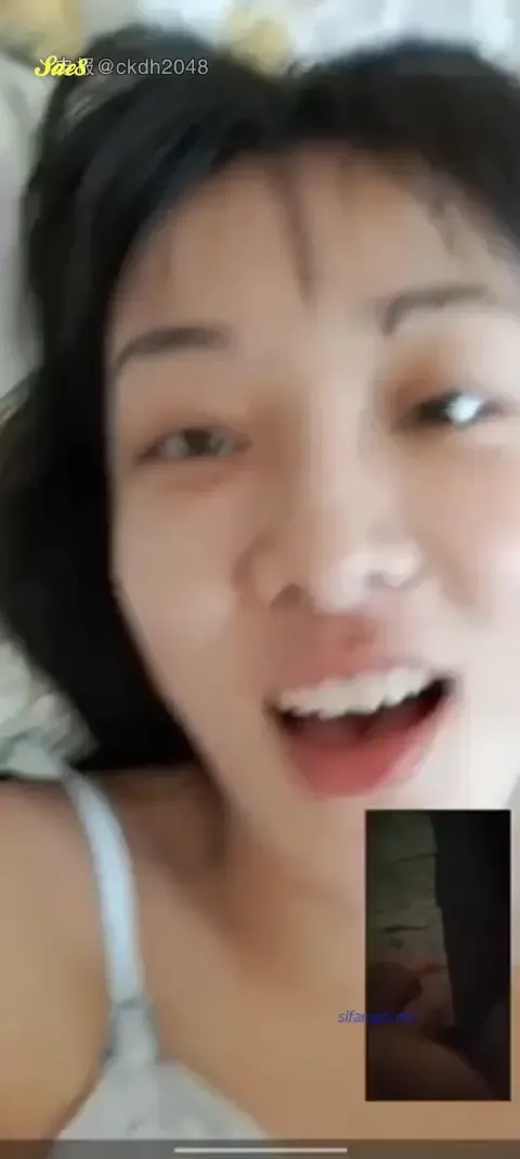 饥渴宅男找大三学姐一对一