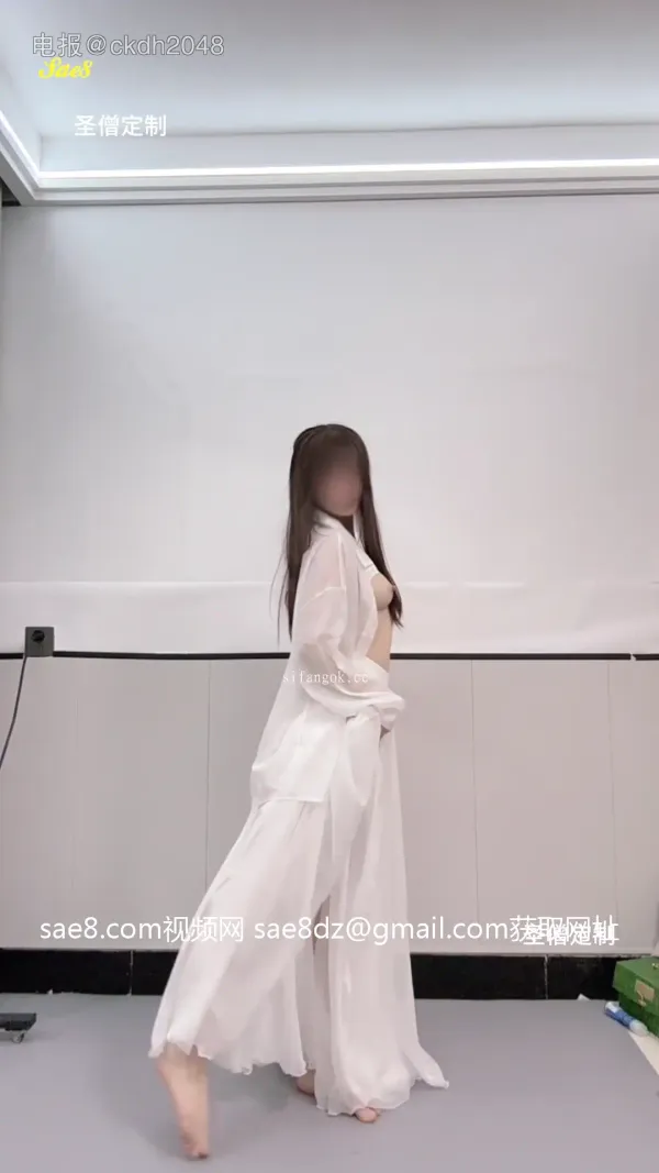 快手网红大学舞蹈生小乔以安名族舞露点1