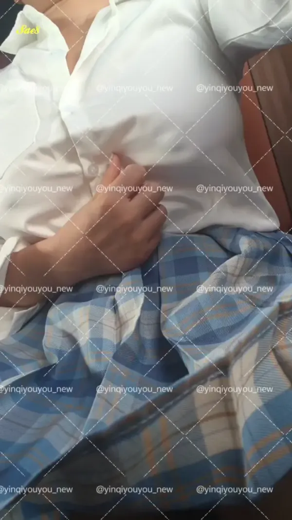 淫妻又又弟弟打车摸豆豆