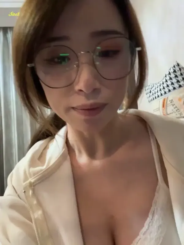 巨乳眼镜少妇yoyo母女入珠男大作战最新直播集8