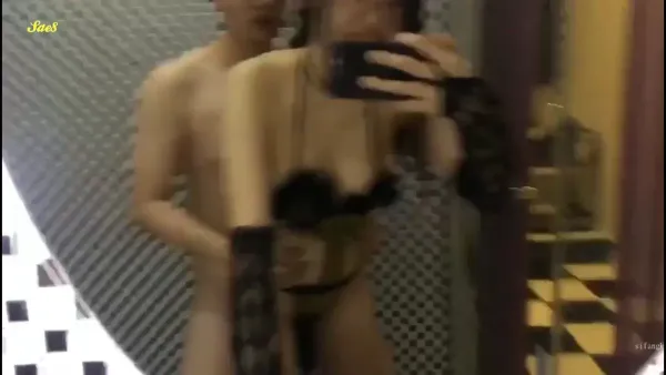 师范极品巨乳眼镜反差妹卫生间自拍性爱