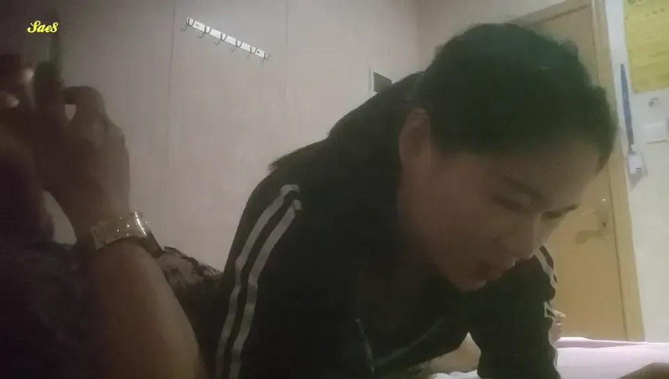 足疗老王全集少妇技师隔裤磨棒强制压枪