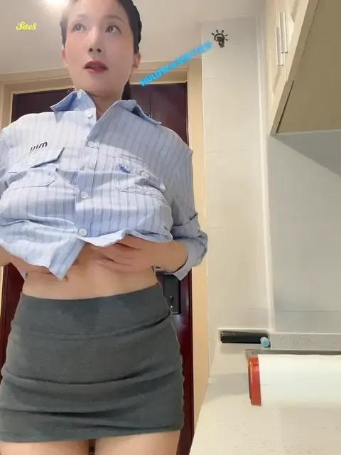 快手网红极品巨乳熟女艾琳儿露点私拍