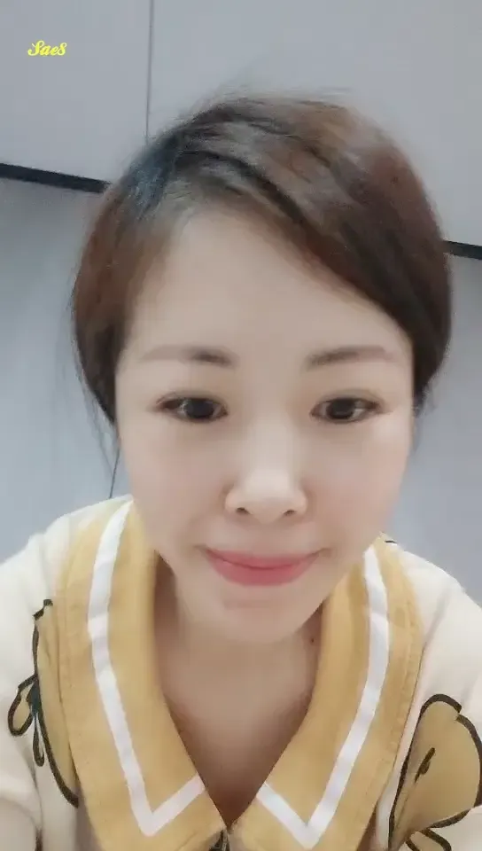 完美理想型极品人妻偷偷露出大白兔